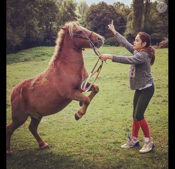 Luna, la fille de Jérôme Bertin, dresse un cheval - Instagram, 14 septembre 2017