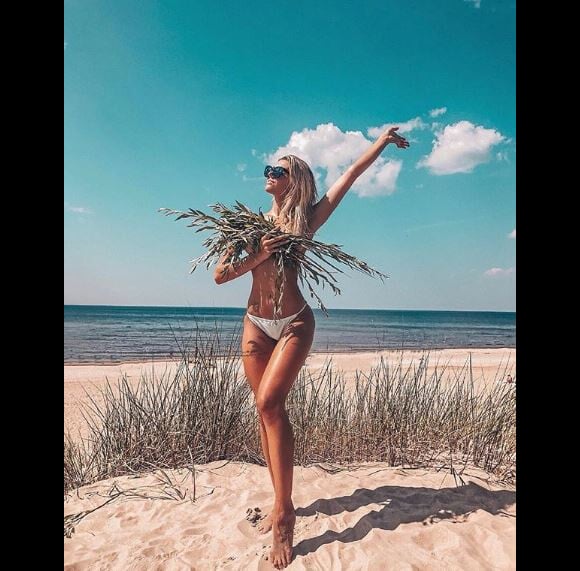 Gerda, la nouvelle petite amie d'Adrien Laurent, topless à la plage, à Palanga - Instagram, 19 juillet 2018