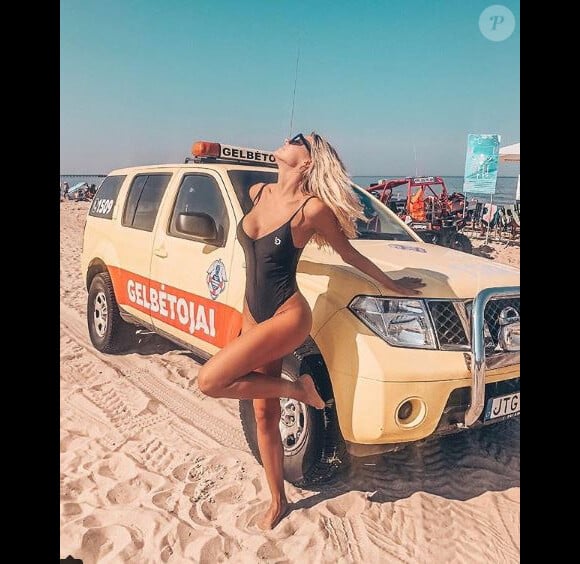 Gerda, la nouvelle petite amie d'Adrien Laurent, en maillot de bain sur une plage de Palanga - Instagram, 19 juillet 2018