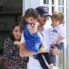 Exclusif - Ashton Kutcher et sa femme Mila Kunis sont allés prendre le petit déjeuner avec leurs enfants Wyatt et Dimitri à West Hollywood, le 5 mai 2018 
