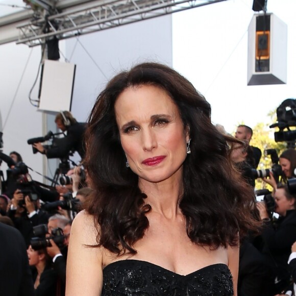 Andie MacDowell - Montée des marches du film "Mise à Mort du Cerf Sacré" lors du 70ème Festival International du Film de Cannes. Le 22 mai 2017. © Borde-Jacovides-Moreau / Bestimage