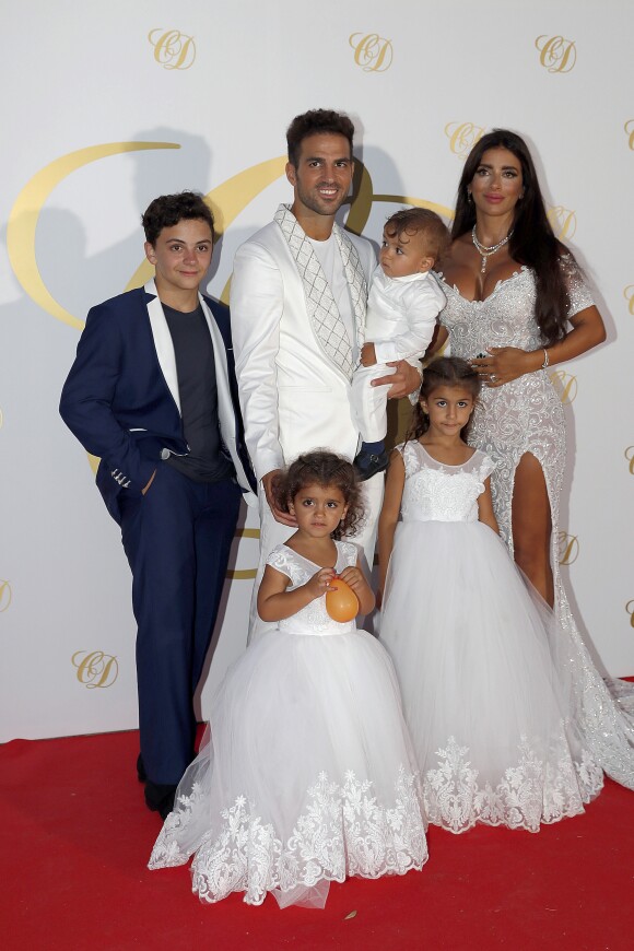 Cesc Fabregas avec sa femme Daniella Semaan et leurs enfants Lia, Capri, Leonardo et Joseph Taktouk - Soirée post-mariage du joueur du footballeur Cesc Fabregas et Daniella Semaan à Ibiza en Espagne le 24 juillet 2018.