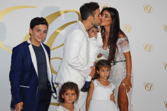 Cesc Fabregas avec sa femme Daniella Semaan et leurs enfants Lia, Capri, Leonardo et Joseph Taktouk - Soirée pré-mariage du joueur du footballeur Cesc Fabregas et Daniella Semaan à Ibiza en Espagne le 24 juillet 2018.