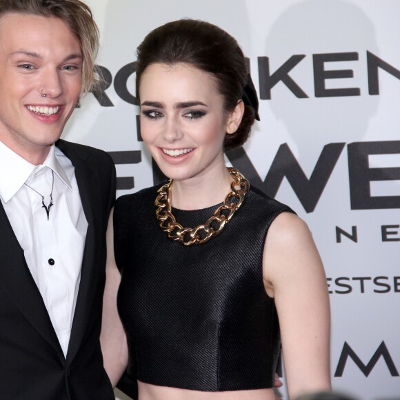 Jamie Campbell Bower et Lily Collins - Première du film "City Of Bones" à Berlin. Le 20 août 2013.