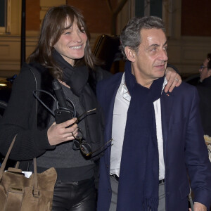 Carla Bruni quitte la salle de concert rentre à son hôtel avec son mari Nicolas Sarkozy à Madrid le 10 janvier 2018.