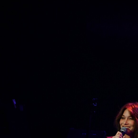 Carla Bruni-Sarkozy en concert lors du 58e festival "Jazz à Juan" à Juan-les-Pins le 17 juillet 2018. © Bruno Bebert/Bestimage