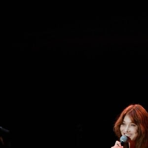 Carla Bruni-Sarkozy en concert lors du 58e festival "Jazz à Juan" à Juan-les-Pins le 17 juillet 2018. © Bruno Bebert/Bestimage