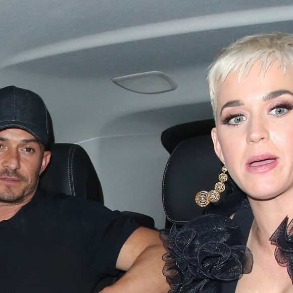 Orlando Bloom et sa compagne Katy Perry arrivent ensemble au restaurant Chiltern Firehouse à Londres le 16 juin 2018.