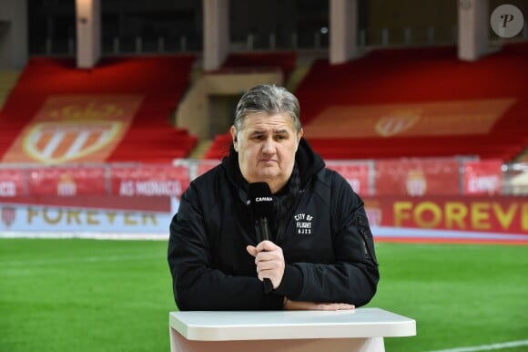 Pierre Ménès, le consultant de Canal Plus, durant la rencontre de football de Ligue 1 opposant Monaco à Lille au stade Louis II le 16 mars 2018. © Bruno Bebert/Bestimage
