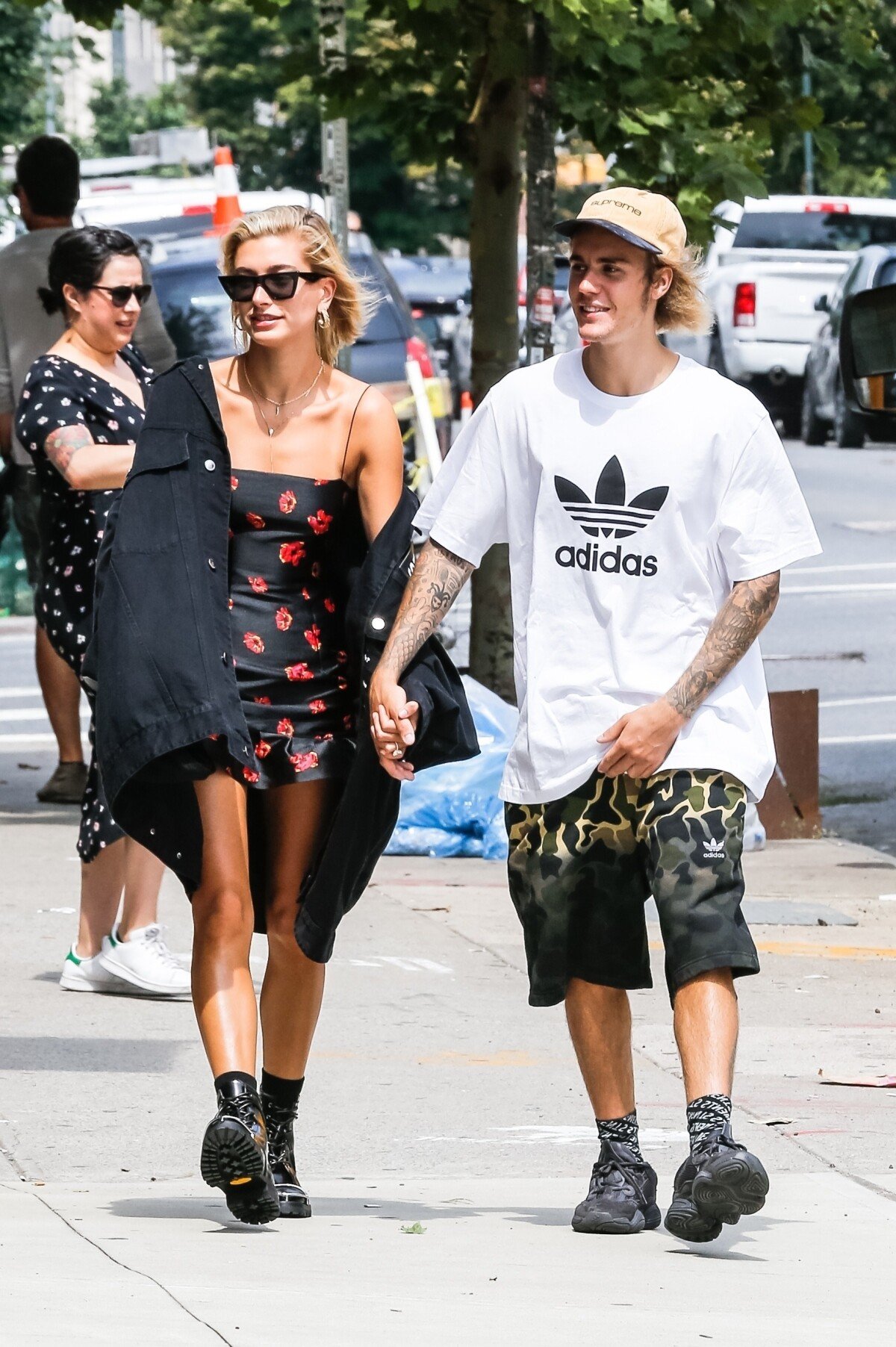 Photo Justin Bieber Et Sa Fiancée Hailey Baldwin Se Promènent En Amoureux Dans Les Rues De New 3261