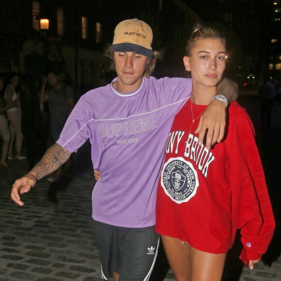 Justin Bieber et sa fiancée Hailey Baldwin quittent le théâtre iPiC dans le quartier de South Side Seaport à New York, le 26 juillet 2018.