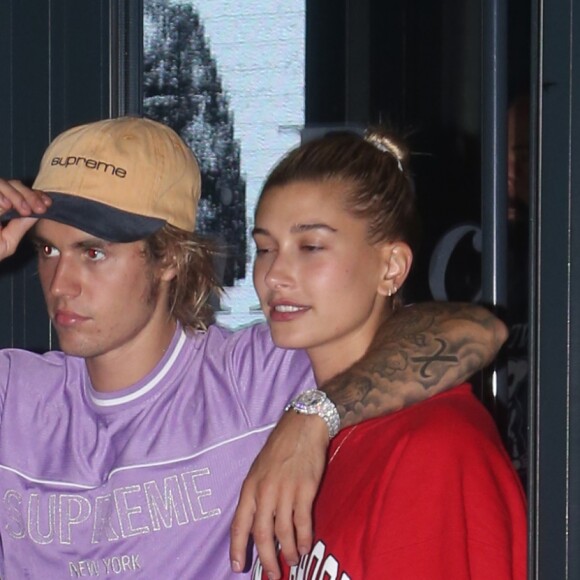 Justin Bieber et sa fiancée Hailey Baldwin quittent le théâtre iPiC dans le quartier de South Side Seaport à New York, le 26 juillet 2018.