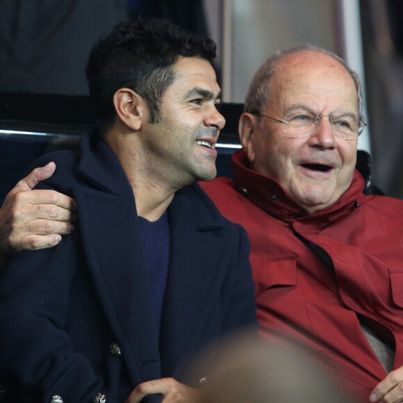 Jamel Debbouze et Marc Ladreit de Lacharrière ont regardé ensemble le match de Ligue 1 entre le PSG et l'Olympique de Marseille à Paris le 23 octobre 2016. Trois jours plus tôt, ils étaient déjà réunis pour une conférence de presse de 3S Entertainment. © Cyril Moreau/Bestimage