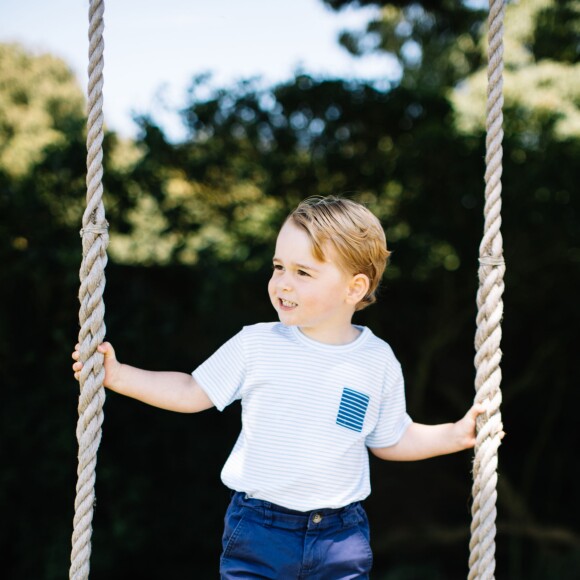 Le prince George de Cambridge photographié pour son 3e anniversaire le 22 juillet 2016 à Anmer Hall (Sandringham, Norfolk) par Matt Porteous.