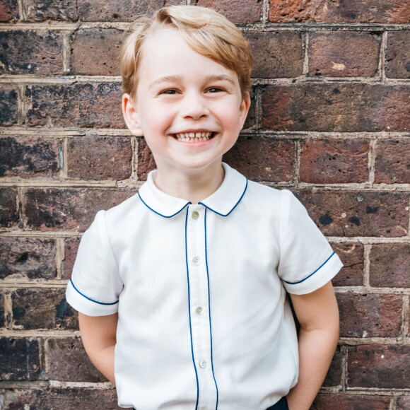 Portrait du prince George de Cambridge pour son 5e anniversaire le 22 juillet 2018, réalisé par Matt Porteous quelques jours plus tôt, le 9 juillet, à Clarence House lors de la réception du baptême du prince Louis de Cambridge. © Matt Porteous / Press Association Images / Bestimage