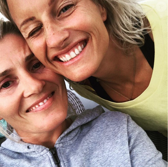 Vibeke Skofterud (à droite), championne du monde et championne olympique norvégienne de ski de fond, a été retrouvée morte à 38 ans le 29 juillet 2018 suite à un accident de jet-ski près d'Arendal. Photo Instagram du 29 juin 2018 avec sa compagne Marit Stenshorne.