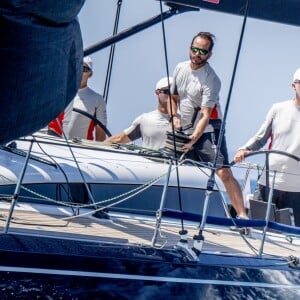 Le roi Felipe VI d'Espagne lors de la 37e Copa del Rey à bord de son bateau Aifos à Palma de Majorque le 30 juillet 2018