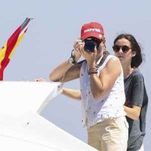 L'infante Elena d'Espagne avec sa fille Victoria Federica à bord d'un yacht lors de la 37e Copa del Rey à Palma de Majorque le 30 juillet 2018