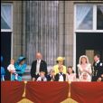  Le prince Andrew et Sarah Ferguson au balcon du palais de Buckingham avec la famille royale lors de leur mariage le 21 juillet 1986 