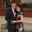 Portrait de la princesse Eugenie et de son fiancé Jack Brooksbank au palais de Buckingham à Londres le 22 janvier 2018 à l'occasion de leurs fiançailles.
