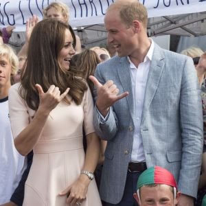 Le prince William et la duchesse Catherine de Cambridge (Kate Middleton) le 1er septembre 2016 sur la plage à Tawan Beach à Newquay en Cornouailles.