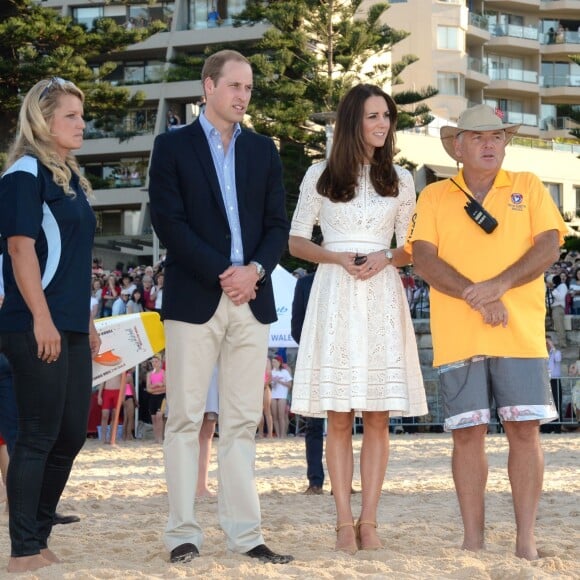 Le prince William et la duchesse Catherine de Cambridge (Kate Middleton) le 18 avril 2014 sur la plage à Manly Beach, Sydney, en Australie.