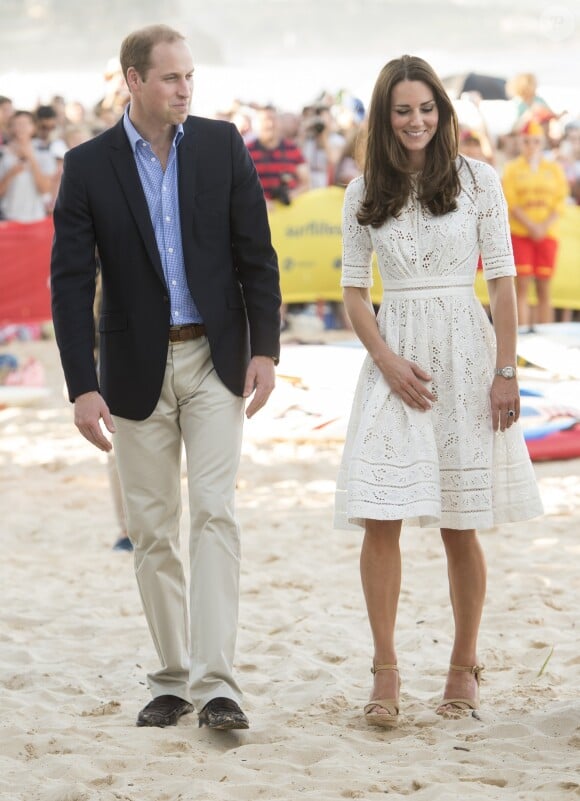 Le prince William et la duchesse Catherine de Cambridge (Kate Middleton) le 18 avril 2014 sur la plage à Manly Beach, Sydney, en Australie.