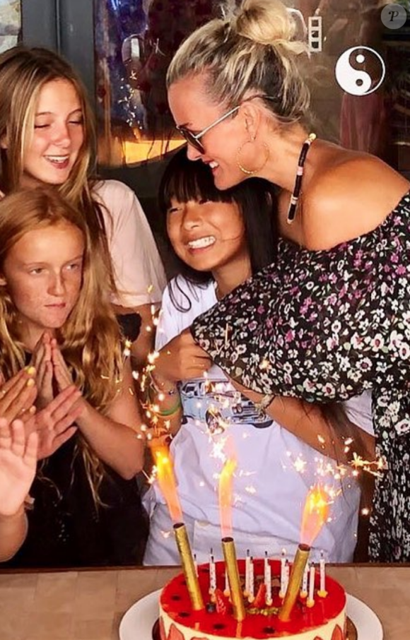 Jade Hallyday fête ses 14 ans avec sa mère Laeticia et ses amies à Saint-Barthélemy le 3 août 2018.