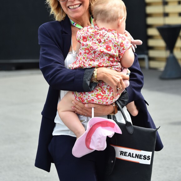 Laura Tenoudji (la femme de Christian Estrosi) et sa fille Bianca lors du Grand Prix de France de formule 1 sur le circuit du Castellet le 24 juin 2018. © Bruno Bebert / Bestimage