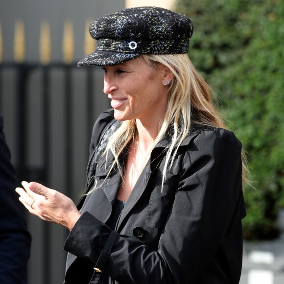 Exclusif - Estelle Lefébure quitte l'hôtel de Crillon après avoir passé l'après-midi avec son amie Jessica Lemarié-Pirès, épouse de Robert Pirè à Paris le 12 juin 2018.