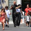 Exclusif - Kourtney Kardashian emmène ses enfants Mason, Penelope et Reign, déjeuner chez "Fred Segal" à Los Angeles, le 4 août 2018.