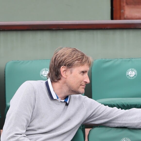 Elisa Tovati et son mari Sébastien Saussez dans les tribunes des internationaux de tennis de Roland Garros à Paris, jour 3, le 29 mai 2018.