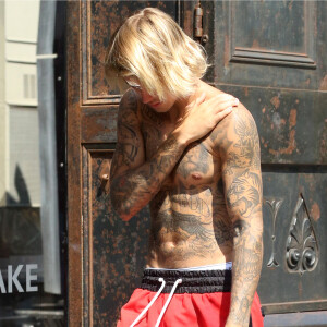 Justin Bieber a été aperçu torse nu dans les rues de New York, le 7 aout 2018.