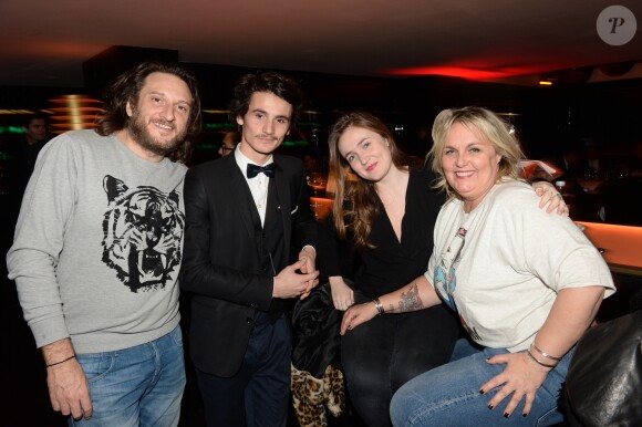 Exclusif - Valérie Damidot, sa fille Roxanne, son fils Norman, et son compagnon Régis - Valérie Damidot aux platines du restaurant La Gioia lors de la soirée "Les musiques de la Gioia" à Paris, le 17 décembre 2014.