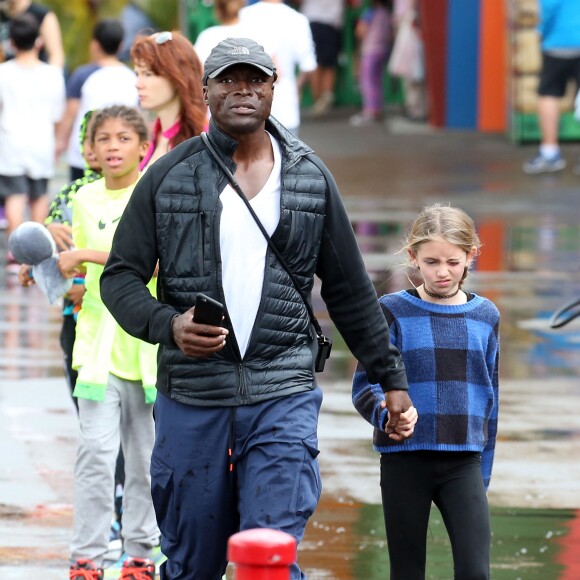 Exclusif - Seal emmène ses enfants Leni, Henry, Lou et Johan dans le parc d'attraction "Luna Park" à Sydney en Australie le 3 janvier 2016