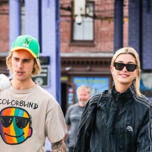 Justin Bieber et sa fiancée Hailey Baldwin sont allés à l'iPic Theater en amoureux et se sont arrêtés acheter des boissons à emporter à New York, le 13 août 2018.