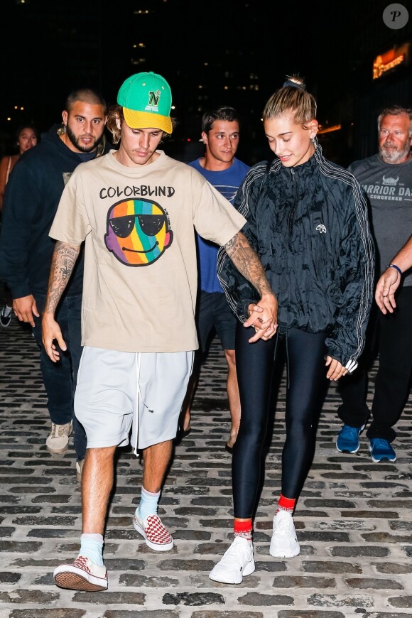 Justin Bieber et sa fiancée Hailey Baldwin sont allés à l'iPic Theater en amoureux et se sont arrêtés acheter des boissons à emporter à New York, le 13 août 2018.