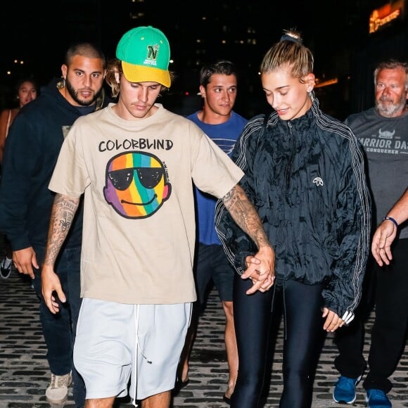 Justin Bieber et sa fiancée Hailey Baldwin sont allés à l'iPic Theater en amoureux et se sont arrêtés acheter des boissons à emporter à New York, le 13 août 2018.