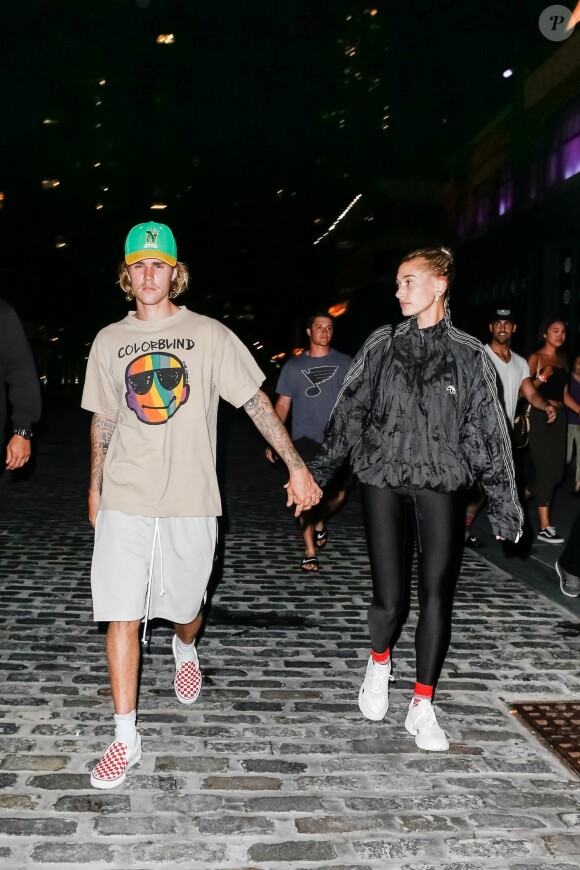 Justin Bieber et sa fiancée Hailey Baldwin sont allés à l'iPic Theater en amoureux et se sont arrêtés acheter des boissons à emporter à New York, le 13 août 2018.