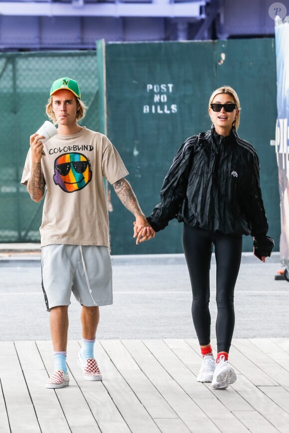 Justin Bieber et sa fiancée Hailey Baldwin sont allés à l'iPic Theater en amoureux et se sont arrêtés acheter des boissons à emporter à New York, le 13 août 2018.