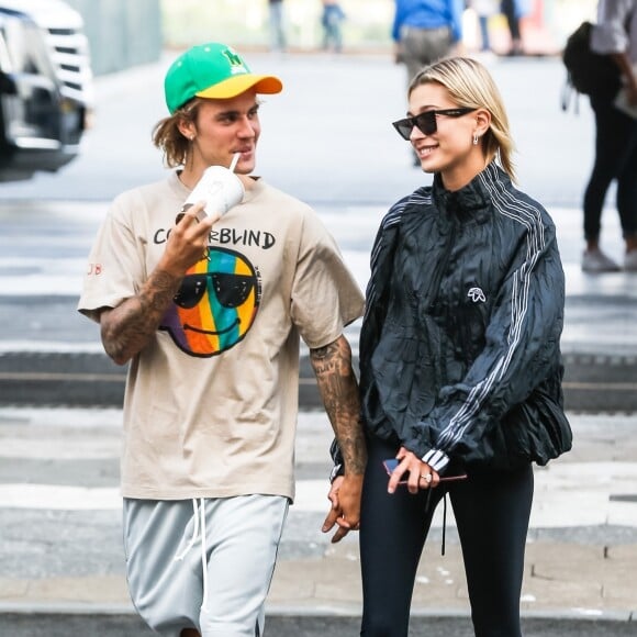 Justin Bieber et sa fiancée Hailey Baldwin sont allés à l'iPic Theater en amoureux et se sont arrêtés acheter des boissons à emporter à New York, le 13 août 2018.