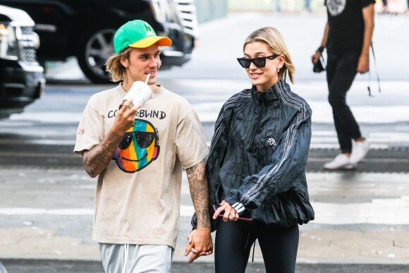 Justin Bieber et sa fiancée Hailey Baldwin sont allés à l'iPic Theater en amoureux et se sont arrêtés acheter des boissons à emporter à New York, le 13 août 2018.