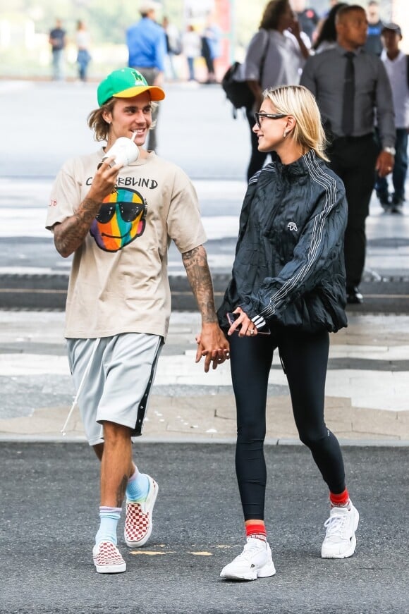 Justin Bieber et sa fiancée Hailey Baldwin sont allés à l'iPic Theater en amoureux et se sont arrêtés acheter des boissons à emporter à New York, le 13 août 2018.