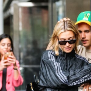 Justin Bieber et sa fiancée Hailey Baldwin sont allés à l'iPic Theater en amoureux et se sont arrêtés acheter des boissons à emporter à New York, le 13 août 2018.