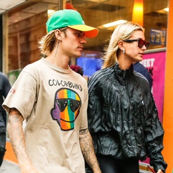 Justin Bieber et sa fiancée Hailey Baldwin sont allés à l'iPic Theater en amoureux et se sont arrêtés acheter des boissons à emporter à New York, le 13 août 2018.