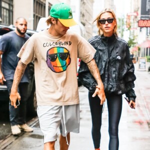 Justin Bieber et sa fiancée Hailey Baldwin sont allés à l'iPic Theater en amoureux et se sont arrêtés acheter des boissons à emporter à New York, le 13 août 2018.