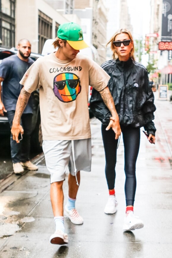 Justin Bieber et sa fiancée Hailey Baldwin sont allés à l'iPic Theater en amoureux et se sont arrêtés acheter des boissons à emporter à New York, le 13 août 2018.