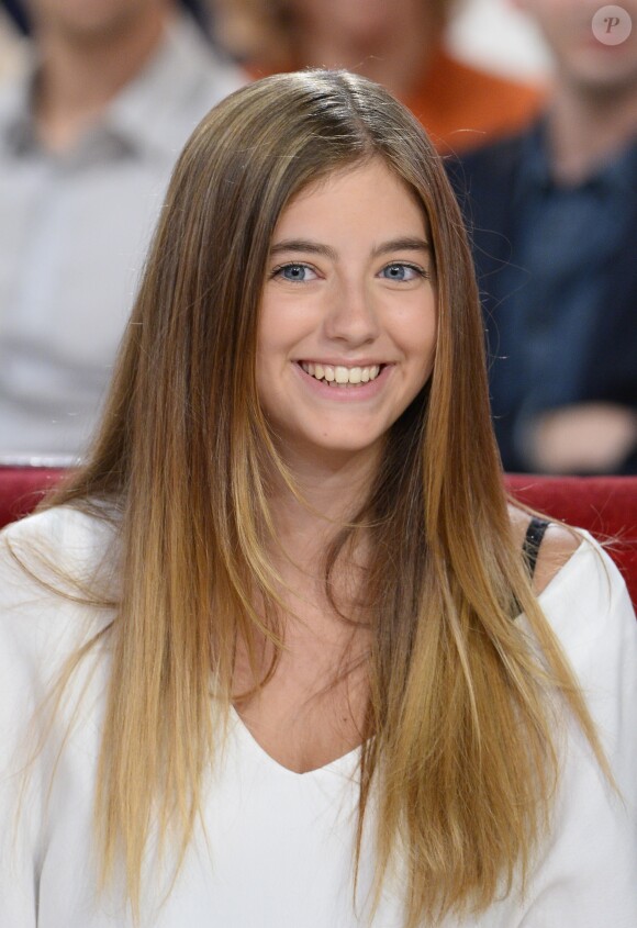 Elisa Huster - Enregistrement de l' émission "Vivement Dimanche" à Paris le 24 septembre 2014.