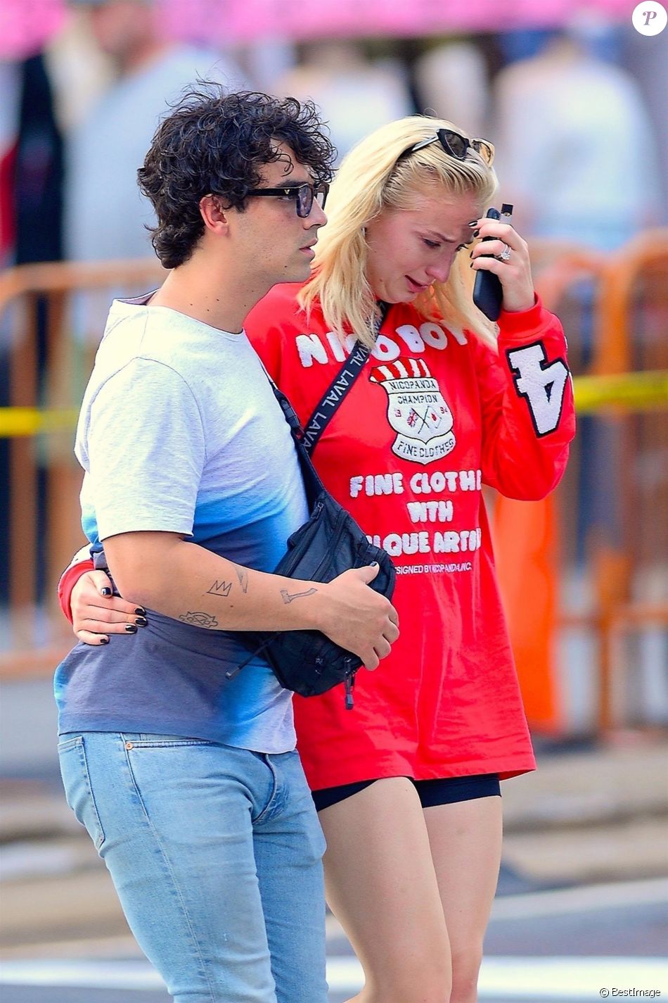 Sophie Turner Fond En Larmes Dans Les Bras De Son Fiancé Joe Jonas ...