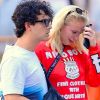 Exclusif - Sophie Turner pleure dans les bras de son fiancé Joe Jonas dans les rues de New York, le 15 août 2018